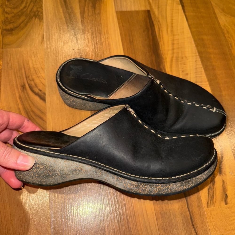 Clark’s black leather slip on clogs size 7 casual,‎ boho